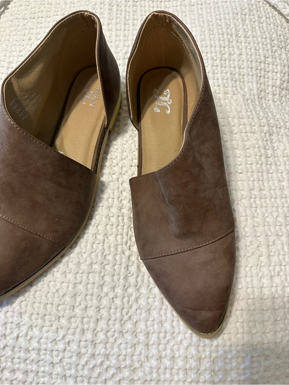 Qupid Women's Brown Pointed Slip-On Tuxedo Flats